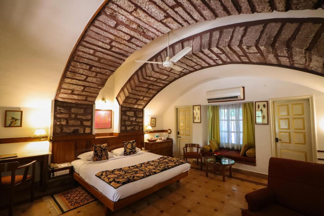 Welcomheritage Bal Samand Lake Palace Jodhpur  Exterior photo